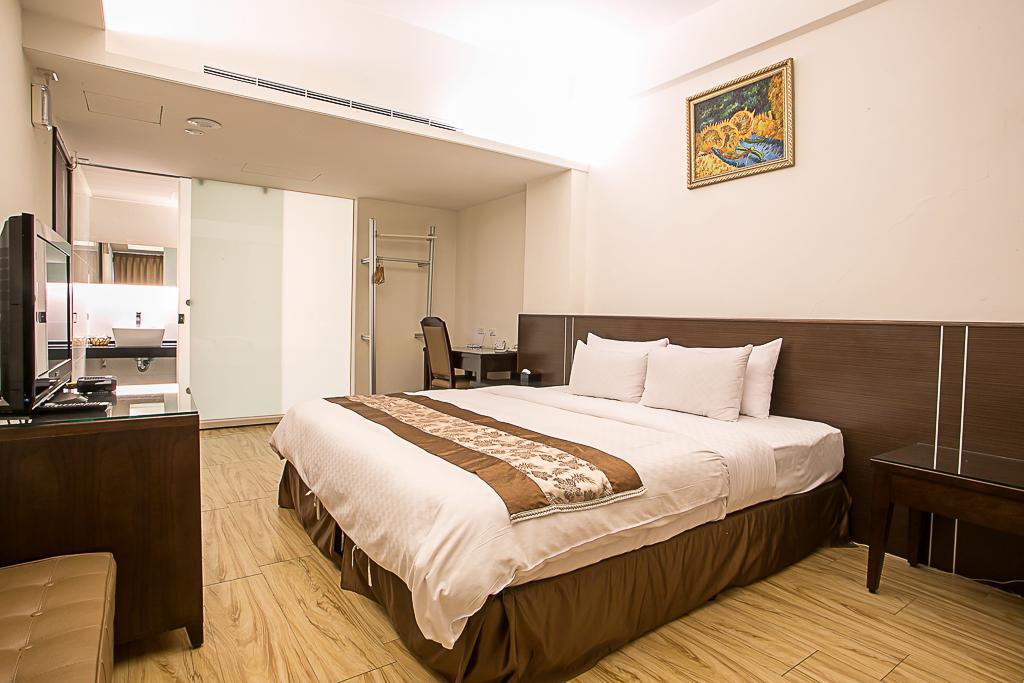 Huang Shin Business Hotel-Chung Kang Тайджун Екстериор снимка