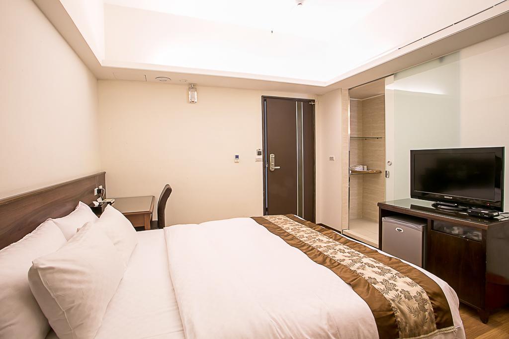 Huang Shin Business Hotel-Chung Kang Тайджун Екстериор снимка